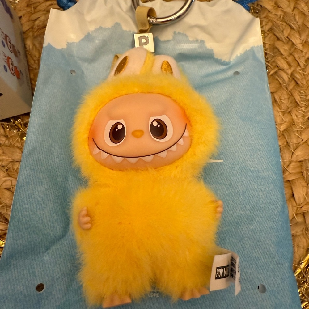 P mini labubu - Picture 2 of 2